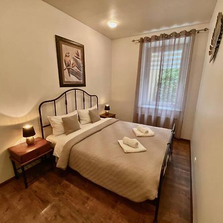 Courtyard Gallery Apartment With Free Parking كاوناس المظهر الخارجي الصورة