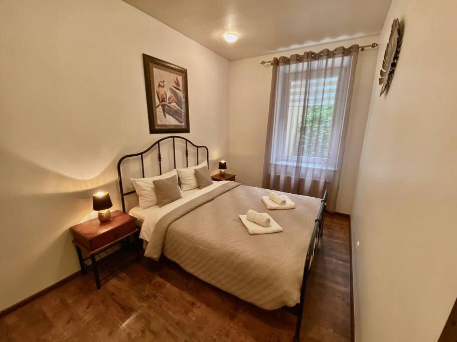 Courtyard Gallery Apartment With Free Parking كاوناس المظهر الخارجي الصورة